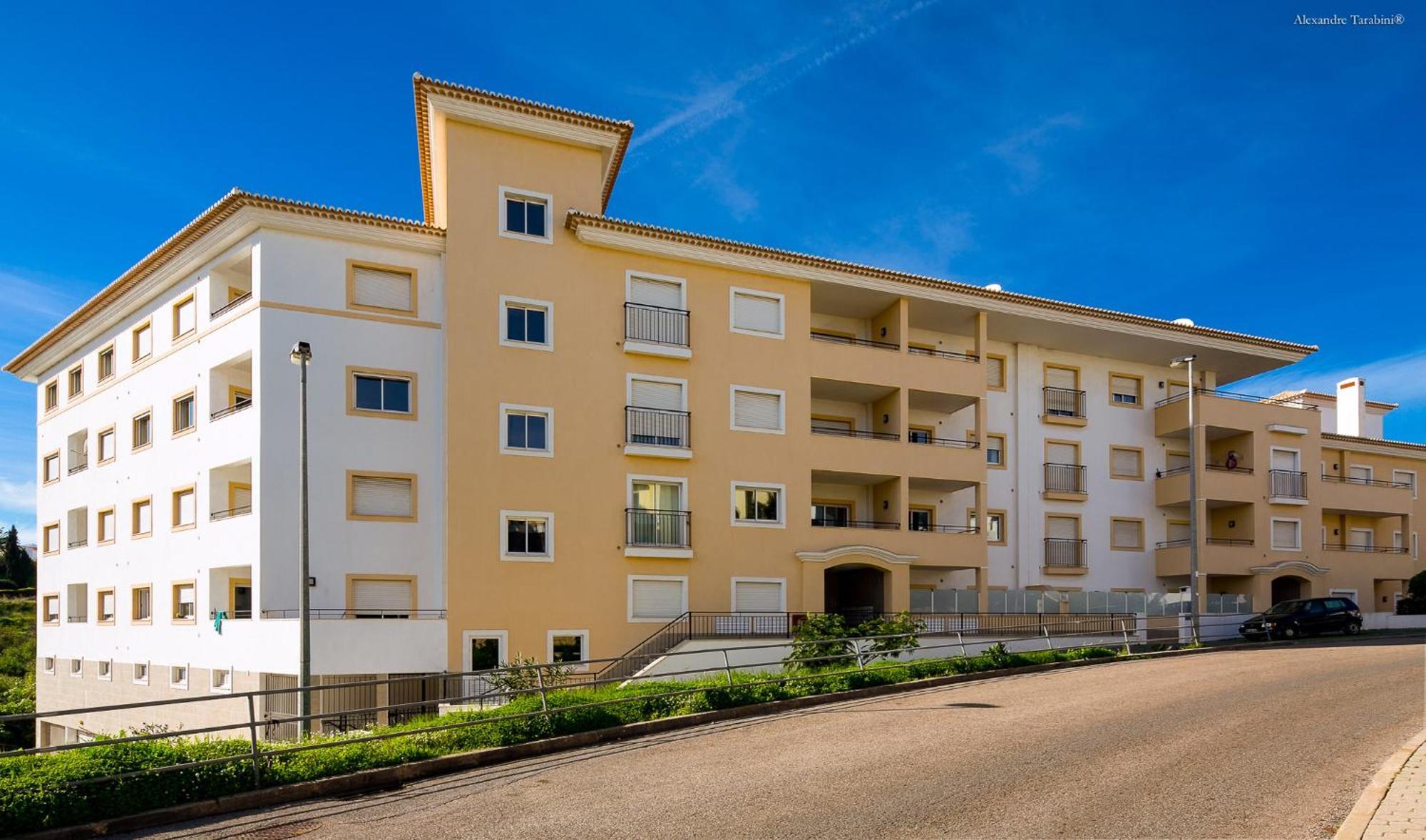 A04 - Large Modern 1 Bed With Pool Appartamento