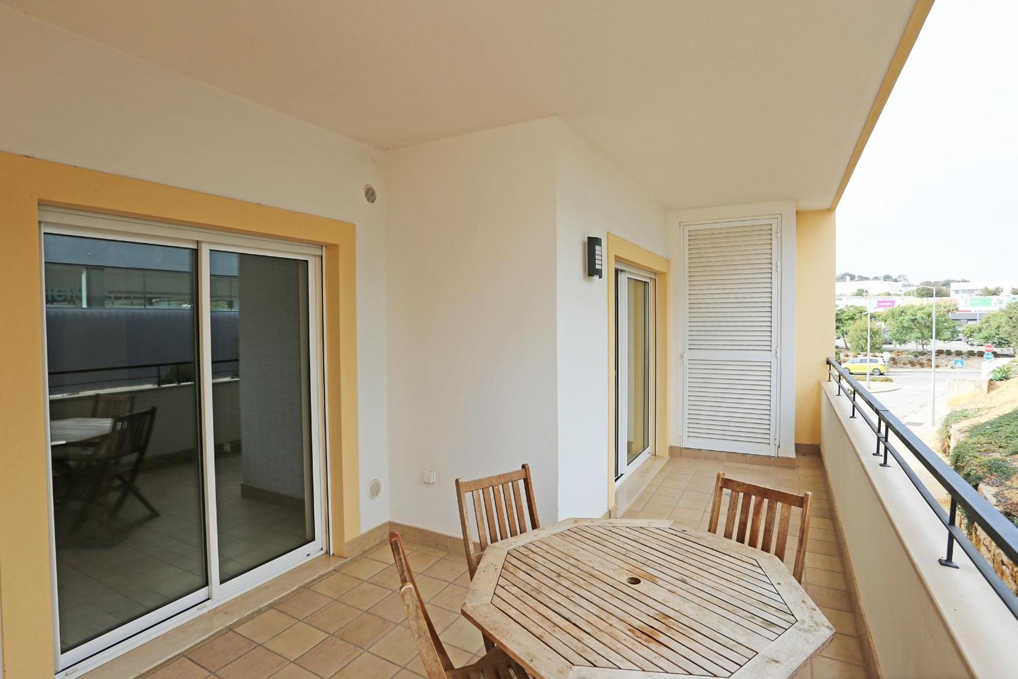 A04 - Large Modern 1 Bed With Pool *