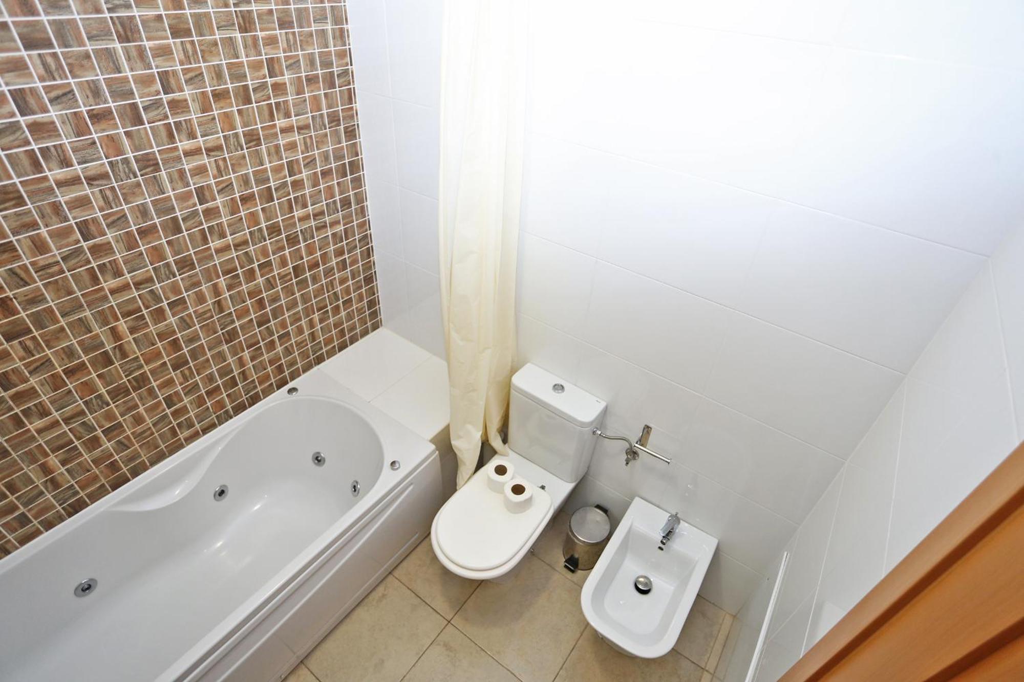 A04 - Large Modern 1 Bed With Pool Lagos
