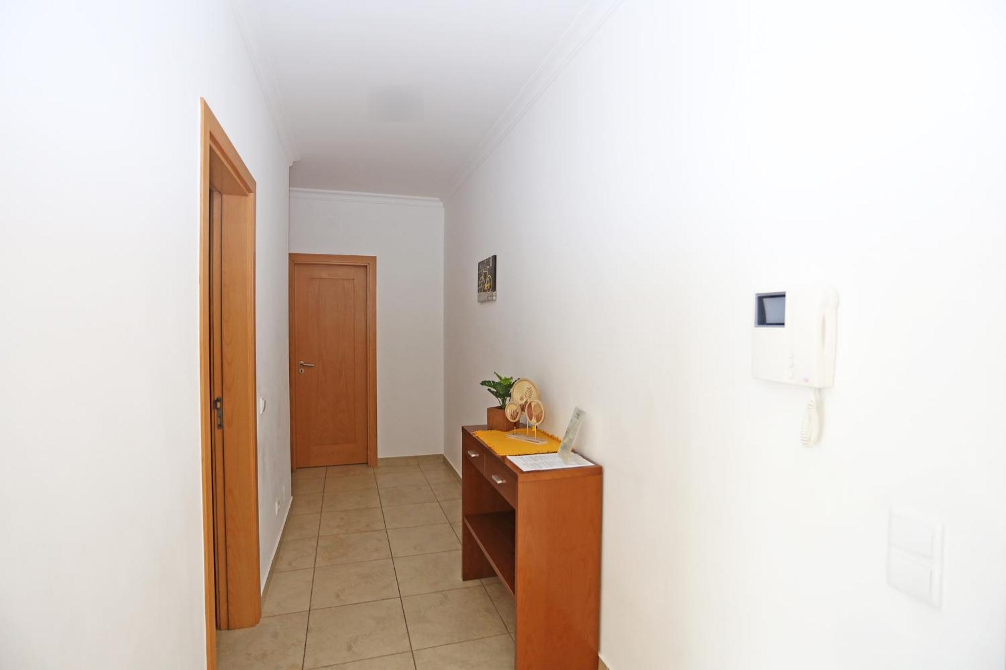 A04 - Large Modern 1 Bed With Pool