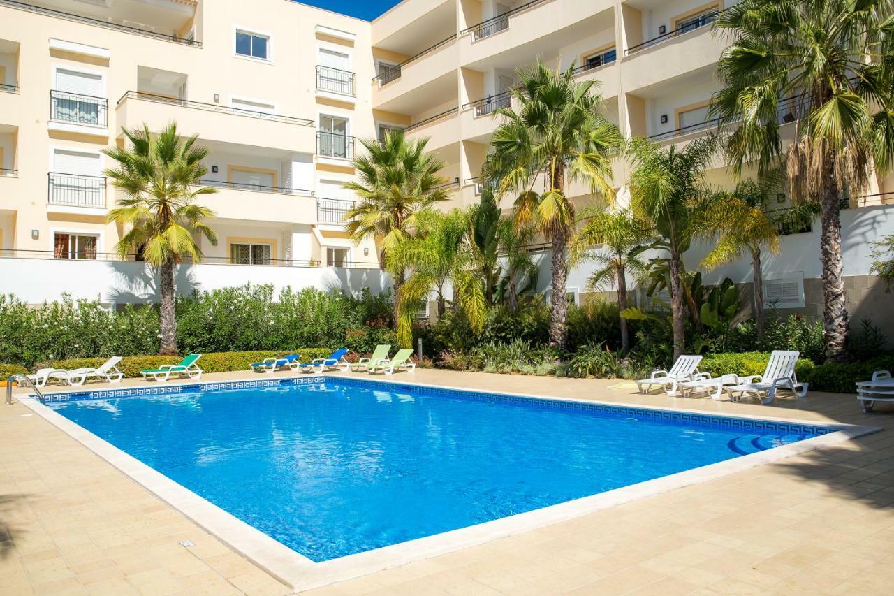 A04 - Large Modern 1 Bed With Pool Apartment Lagos