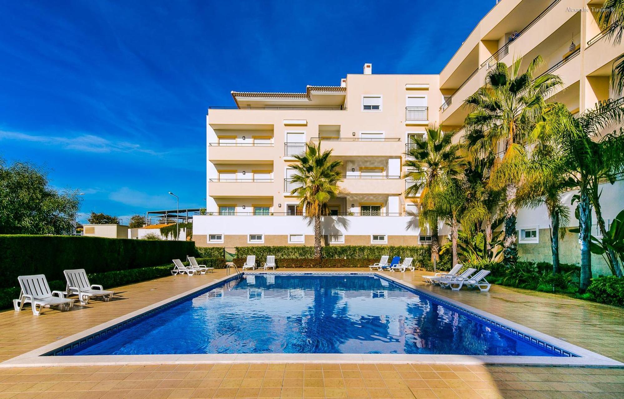 Apartment A04 - Large Modern 1 Bed With Pool *