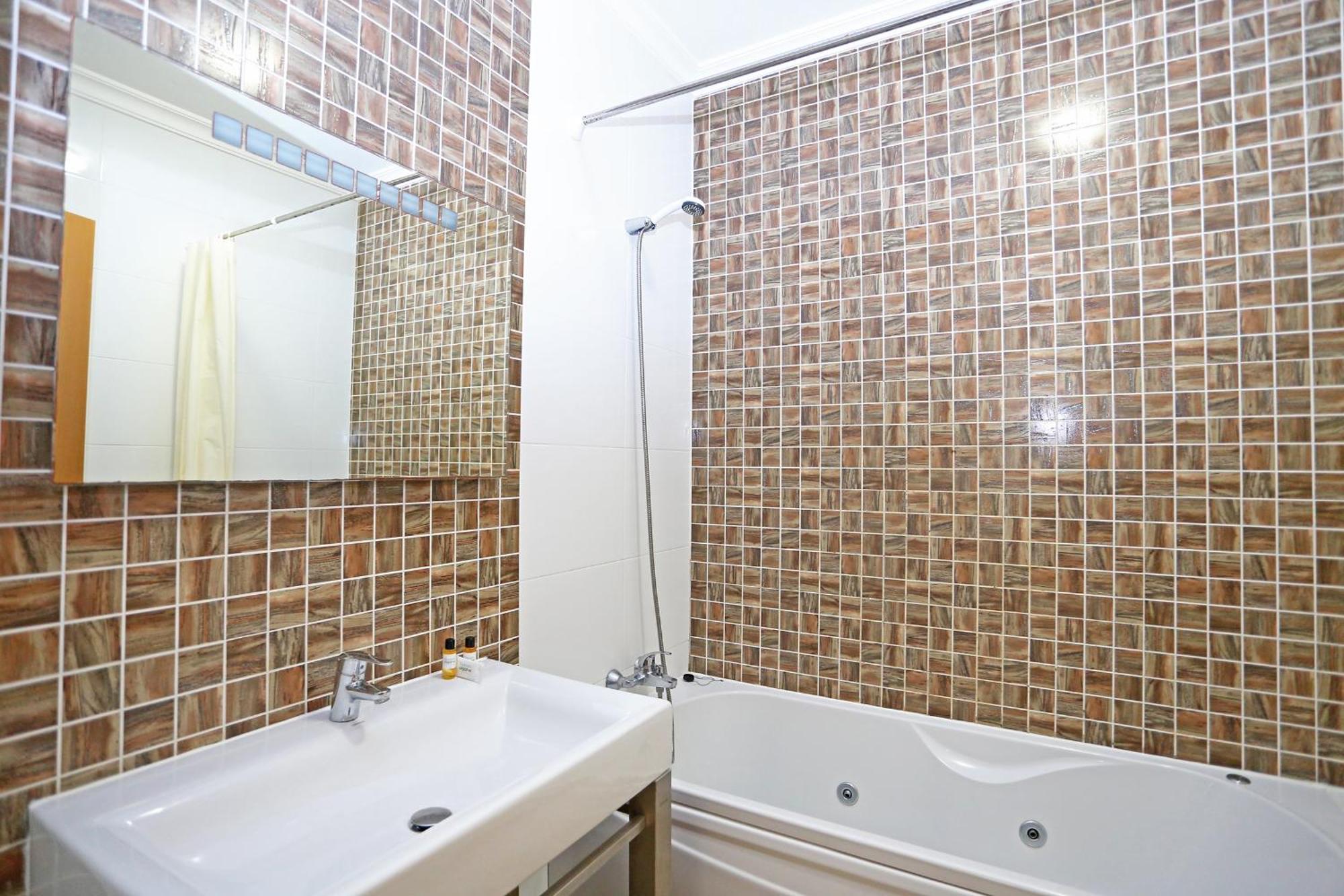 A04 - Large Modern 1 Bed With Pool Lagos