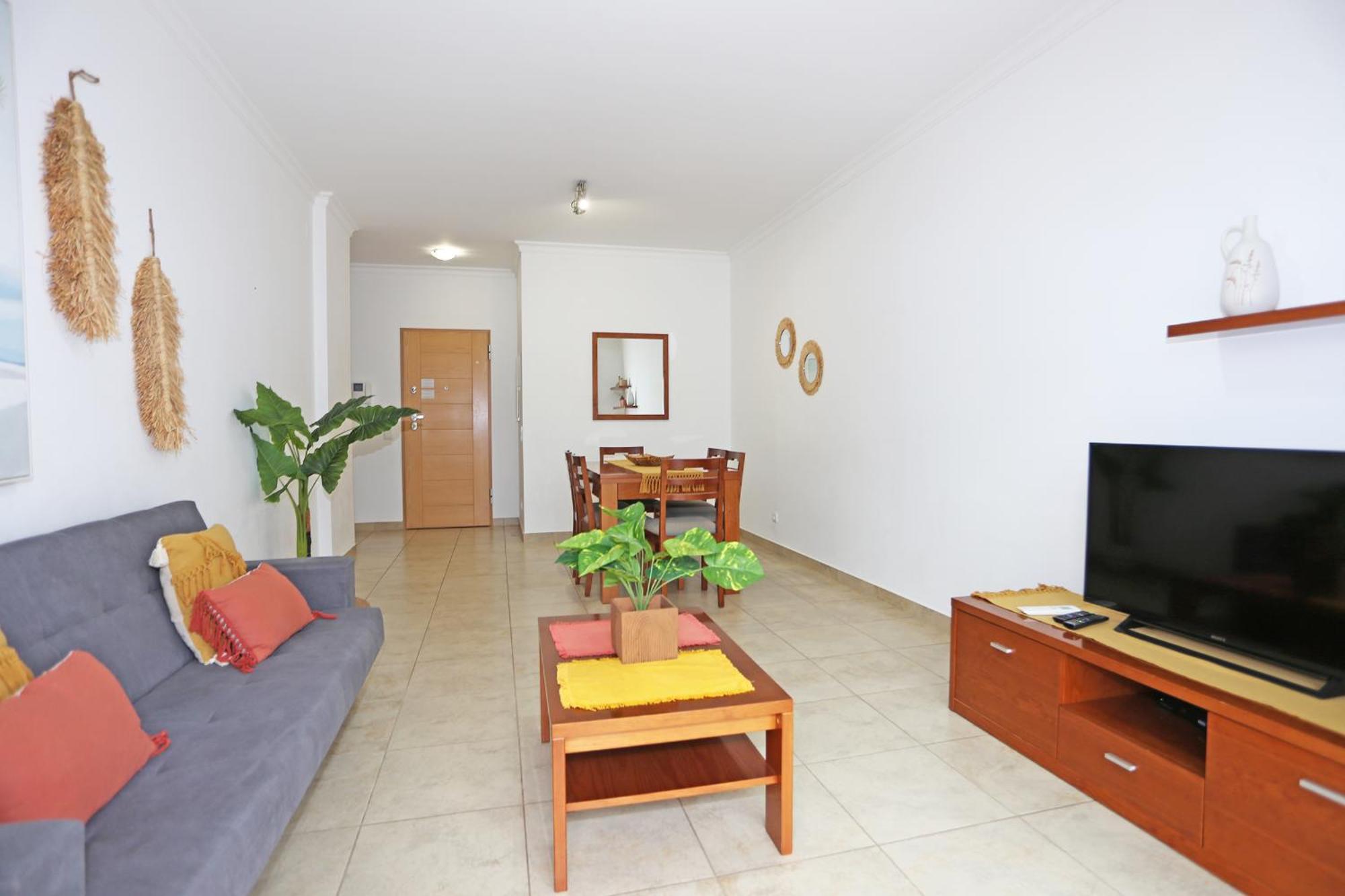 A04 - Large Modern 1 Bed With Pool