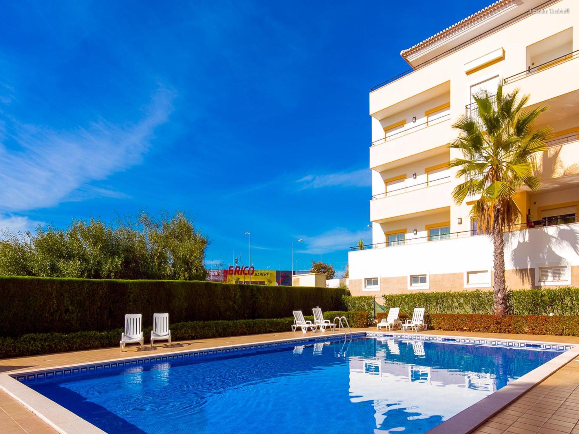 Apartment A04 - Large Modern 1 Bed With Pool