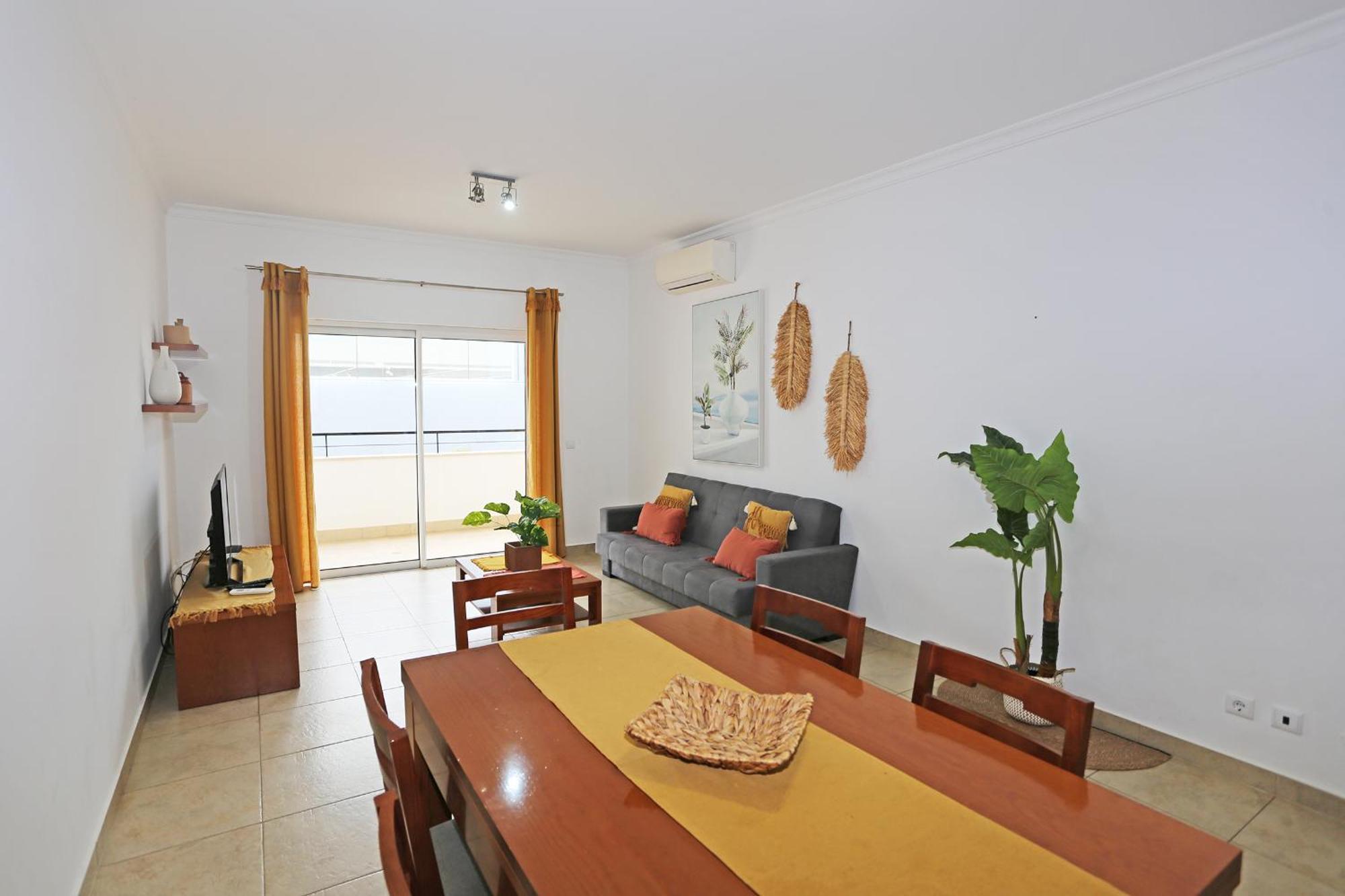 A04 - Large Modern 1 Bed With Pool *